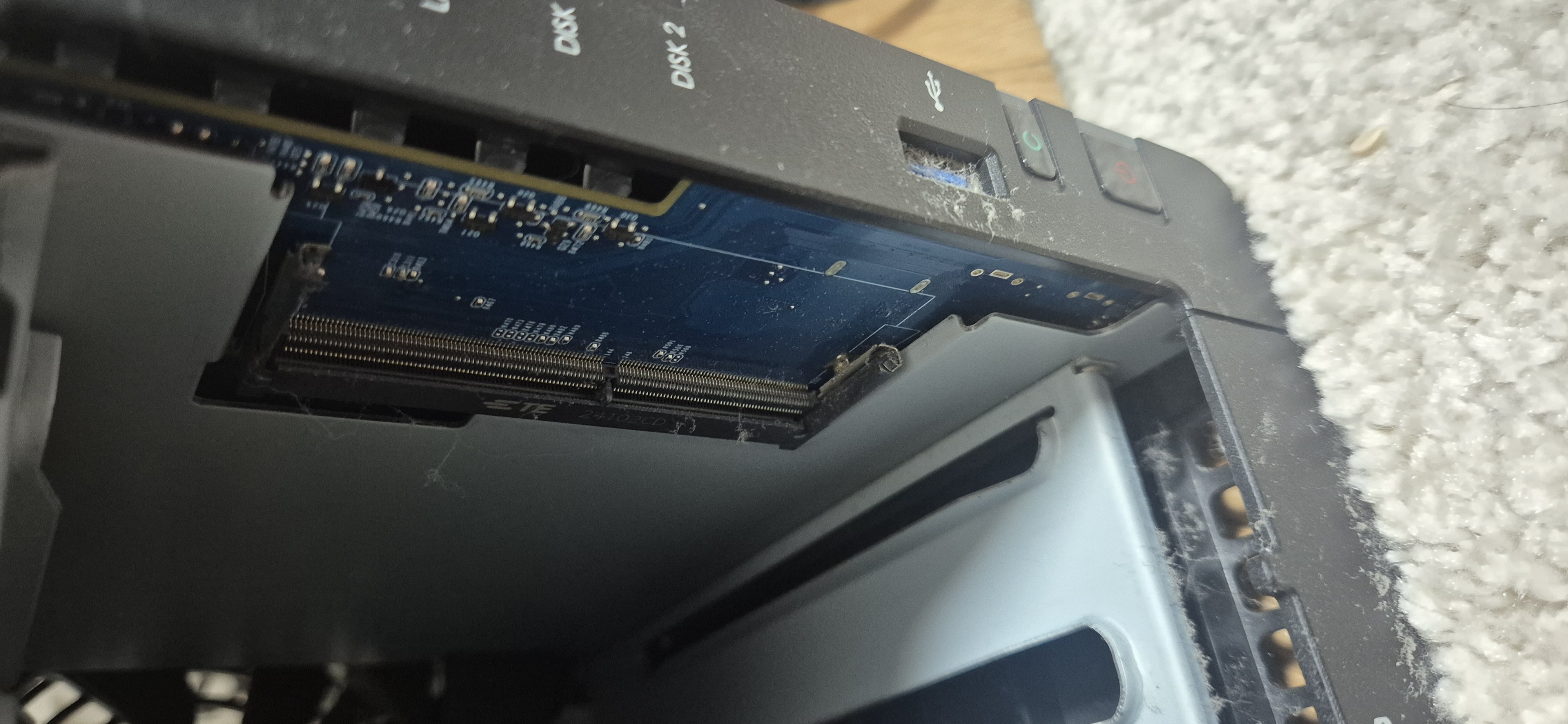 The empty RAM slot inside my DS224+, confirmed by opening the unit